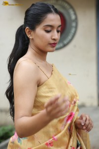 actress Bhavana Vazhapandal ravishing looks in a gold color saree