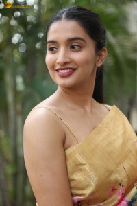 actress Bhavana Vazhapandal ravishing looks in a gold color saree