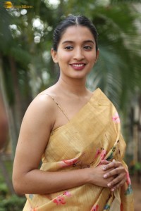 actress Bhavana Vazhapandal ravishing looks in a gold color saree