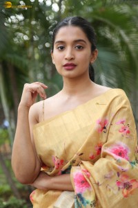 actress Bhavana Vazhapandal ravishing looks in a gold color saree