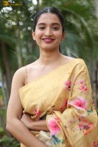 actress Bhavana Vazhapandal ravishing looks in a gold color saree