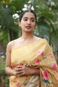 actress Bhavana Vazhapandal ravishing looks in a gold color saree