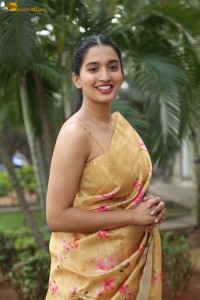 actress Bhavana Vazhapandal ravishing looks in a gold color saree