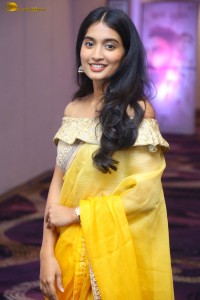 actress bhavana vazhapandal beautiful in a yellow saree