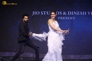 Thodelu movie press meet attended by Kriti Sanon and Varun Dhawan