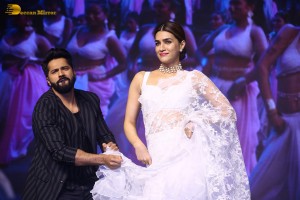 Thodelu movie press meet attended by Kriti Sanon and Varun Dhawan
