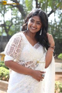 Kannada actress Bhoomi Shetty pretty in a white saree