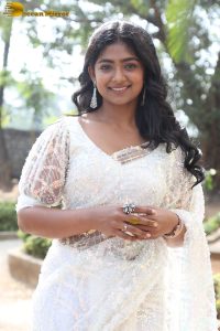 Kannada actress Bhoomi Shetty pretty in a white saree