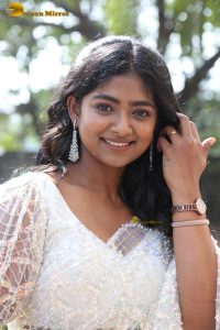 Kannada actress Bhoomi Shetty pretty in a white saree