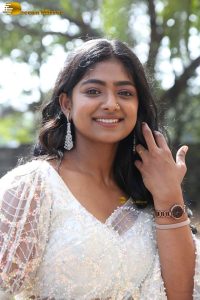 Kannada actress Bhoomi Shetty pretty in a white saree