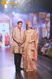 Rakul Preet, Divyanka Tripathi, Amyra Dastur, Vaani Kapoor, Malaika Arora and other celebrities walk the ramp at Bombay Times Fashion Week