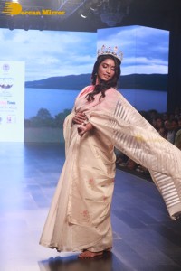 Rakul Preet, Divyanka Tripathi, Amyra Dastur, Vaani Kapoor, Malaika Arora and other celebrities walk the ramp at Bombay Times Fashion Week