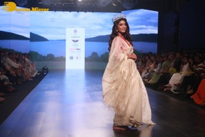 Rakul Preet, Divyanka Tripathi, Amyra Dastur, Vaani Kapoor, Malaika Arora and other celebrities walk the ramp at Bombay Times Fashion Week