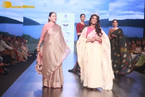 Rakul Preet, Divyanka Tripathi, Amyra Dastur, Vaani Kapoor, Malaika Arora and other celebrities walk the ramp at Bombay Times Fashion Week
