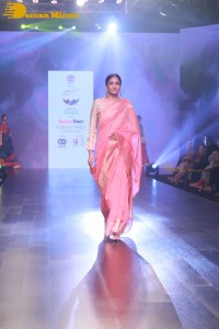 Rakul Preet, Divyanka Tripathi, Amyra Dastur, Vaani Kapoor, Malaika Arora and other celebrities walk the ramp at Bombay Times Fashion Week