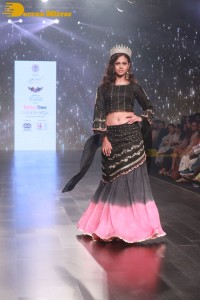 Rakul Preet, Divyanka Tripathi, Amyra Dastur, Vaani Kapoor, Malaika Arora and other celebrities walk the ramp at Bombay Times Fashion Week
