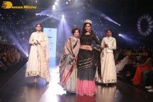 Rakul Preet, Divyanka Tripathi, Amyra Dastur, Vaani Kapoor, Malaika Arora and other celebrities walk the ramp at Bombay Times Fashion Week