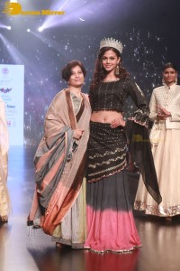 Rakul Preet, Divyanka Tripathi, Amyra Dastur, Vaani Kapoor, Malaika Arora and other celebrities walk the ramp at Bombay Times Fashion Week