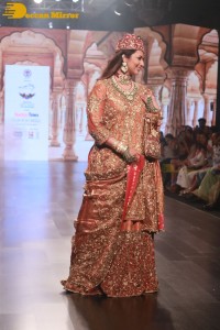 Rakul Preet, Divyanka Tripathi, Amyra Dastur, Vaani Kapoor, Malaika Arora and other celebrities walk the ramp at Bombay Times Fashion Week