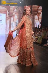 Rakul Preet, Divyanka Tripathi, Amyra Dastur, Vaani Kapoor, Malaika Arora and other celebrities walk the ramp at Bombay Times Fashion Week