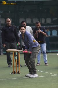 Varun Dhawan and Suniel Shetty play cricket on Republic Day while promoting Border 2