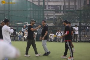 Varun Dhawan and Suniel Shetty play cricket on Republic Day while promoting Border 2