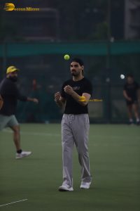 Varun Dhawan and Suniel Shetty play cricket on Republic Day while promoting Border 2