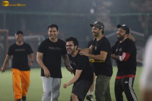 Varun Dhawan and Suniel Shetty play cricket on Republic Day while promoting Border 2