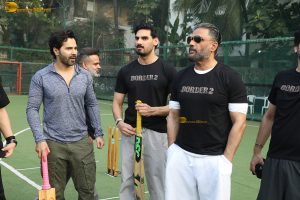 Varun Dhawan and Suniel Shetty play cricket on Republic Day while promoting Border 2