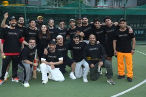 Varun Dhawan and Suniel Shetty play cricket on Republic Day while promoting Border 2