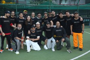 Varun Dhawan and Suniel Shetty play cricket on Republic Day while promoting Border 2