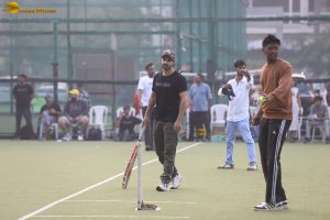 Varun Dhawan and Suniel Shetty play cricket on Republic Day while promoting Border 2