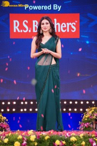 Ranbir Kapoor and Alia Bhatt promote Brahmastra on Etv Cash Game Show