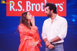 Ranbir Kapoor and Alia Bhatt promote Brahmastra on Etv Cash Game Show