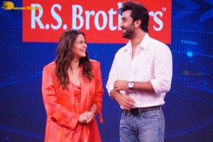 Ranbir Kapoor and Alia Bhatt promote Brahmastra on Etv Cash Game Show