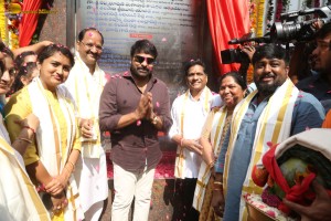 Tollywood Megastar Chiranjeevi formally handed over the fully constructed MIG Flats and HIG Duplex Houses to beneficiaries at the Chitrapuri Colony in Manikonda, Hyderabad