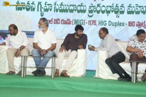 Tollywood Megastar Chiranjeevi formally handed over the fully constructed MIG Flats and HIG Duplex Houses to beneficiaries at the Chitrapuri Colony in Manikonda, Hyderabad