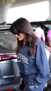 actress chitrangada singh chic look in hoodie