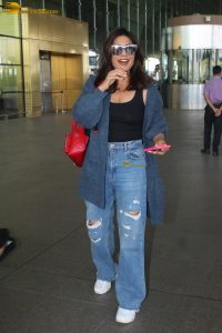 bollywood actress Chitrangada Singh pretty in a black top and denim jeans at mumbai airport