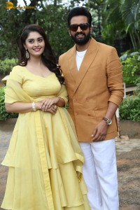 DD Returns Press Meet attended by Santhanam and Surbhi Puranik