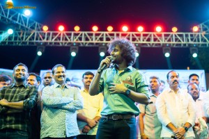 Telangana Minister Harish Rao and actor nani attend CM KCR Cricket trophy season 3 in Siddipet