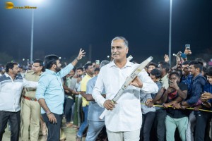 Telangana Minister Harish Rao and actor nani attend CM KCR Cricket trophy season 3 in Siddipet