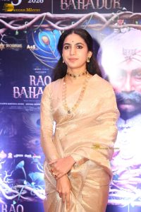 actress Deepa Thomas beautiful in a gold color saree