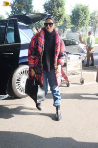 actress deepika padukone shows off fashion apparel at mumbai airport while traveling