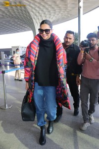 actress deepika padukone shows off fashion apparel at mumbai airport while traveling