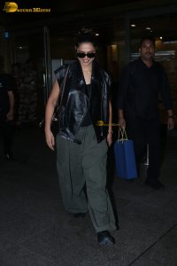 bollywood actress Deepika Padukone stylish in sunglasses and black top