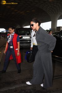 actress Deepika Padukone at mumbai airport