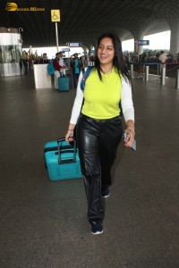 actress Deepika Singh spotted at mumbai airport