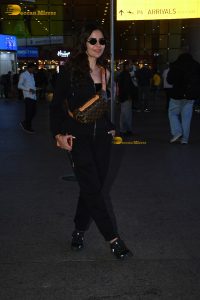 actress and singer Deepti Sadhwani red-hot in a shoulderless dress