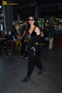 actress and singer Deepti Sadhwani red-hot in a shoulderless dress